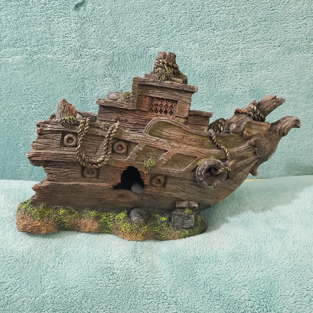 12in x 8in Half Ship Aquarium Decoration in Good Condition